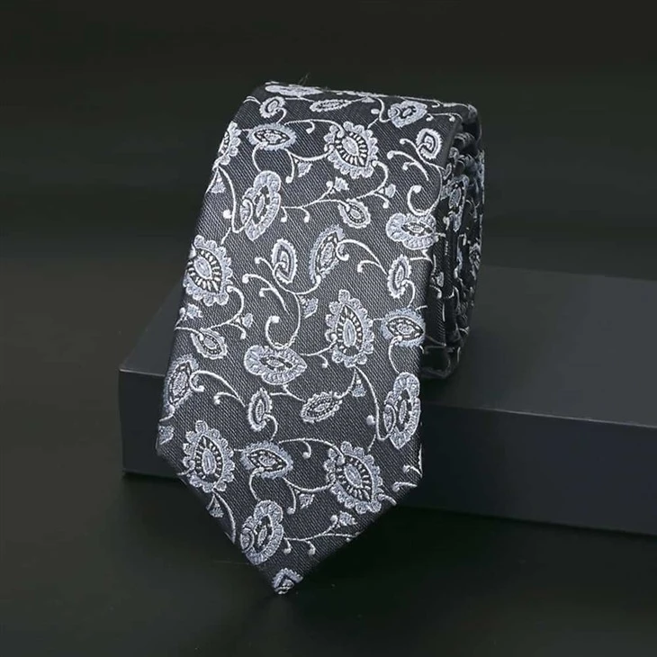 YiLi blomstervevd linslips: Håndlaget eleganse